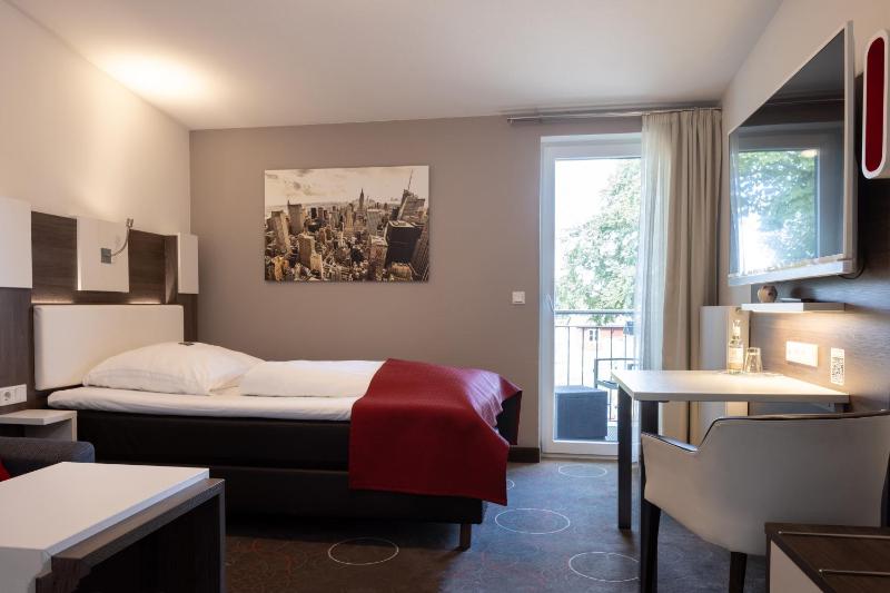 Single Room with Balcony image 3