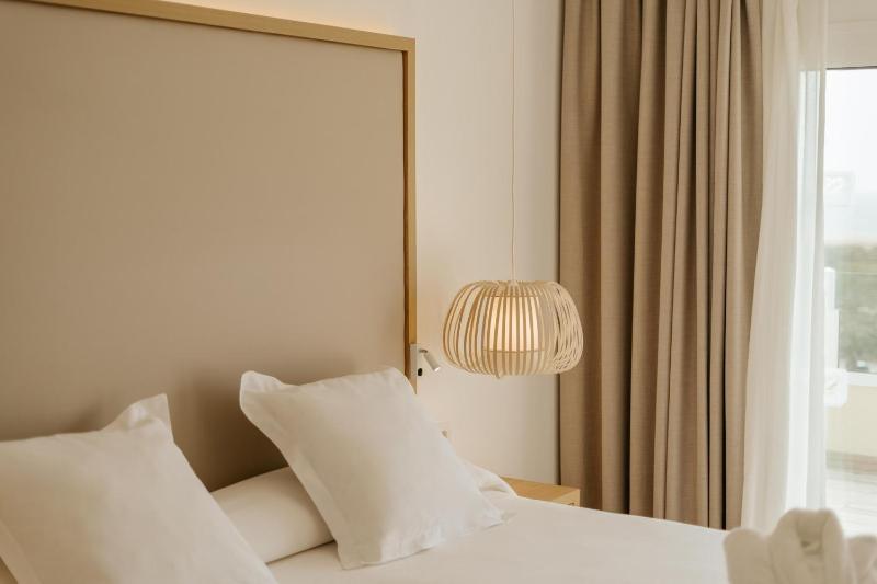 Double Room with Balcony (2 Adults + 1 Child) image 3