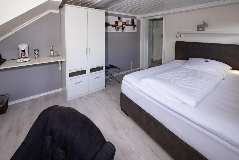Single Room image 4