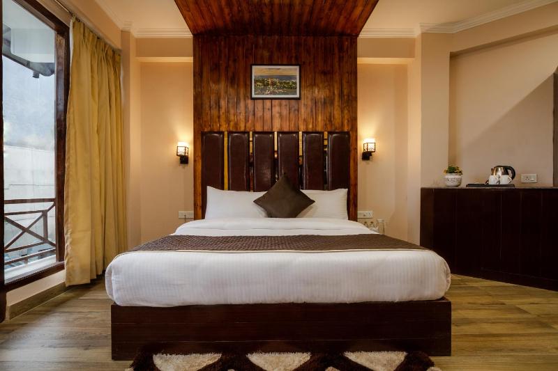Deluxe Double or Twin Room with Balcony image 2