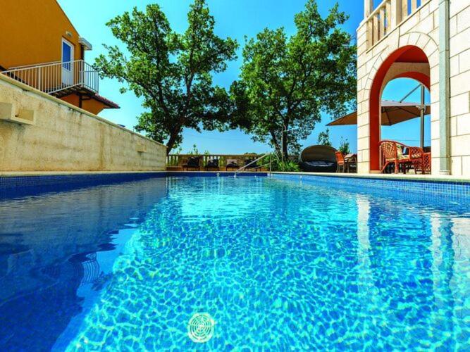 Villa Anka - Five-Bedroom Villa with Terrace and Swimming Pool - image 11