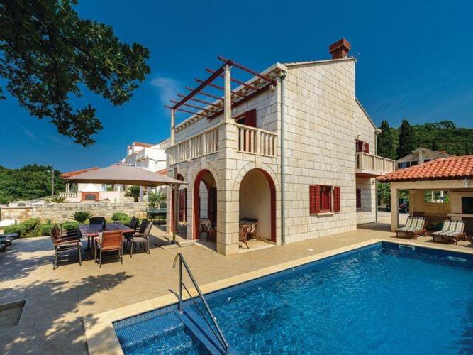 Villa Anka - Five-Bedroom Villa with Terrace and Swimming Pool - image 1