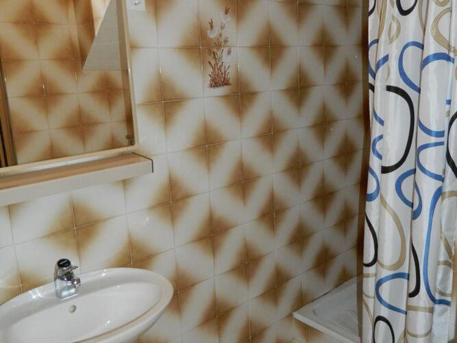 bedroom apartment with terrace - image 11