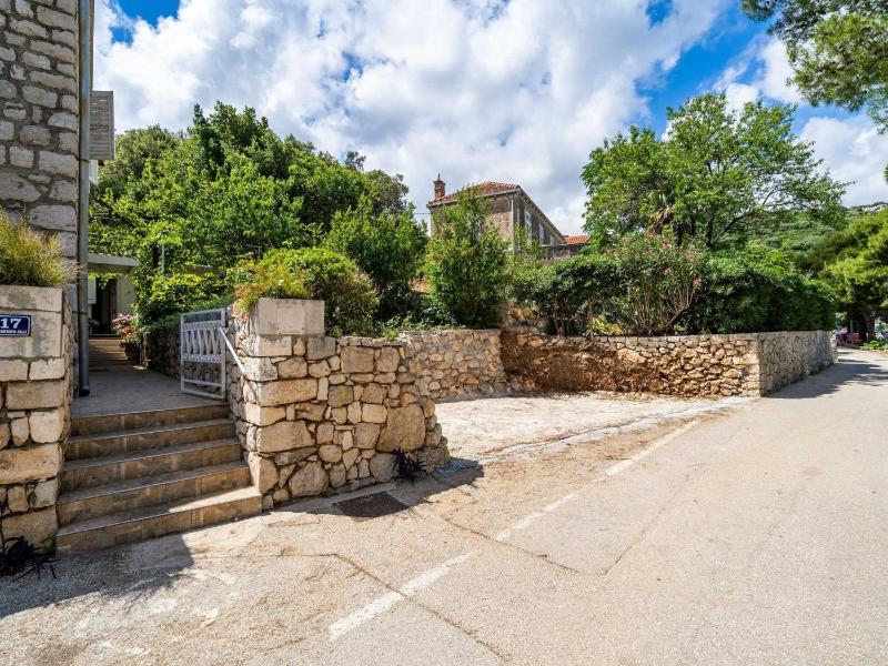 Apartments Zarac - One Bedroom Apartment with Balcony and Sea View Milanka - image 1