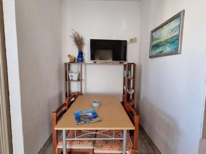 bedroom apartment with terrace - image 22