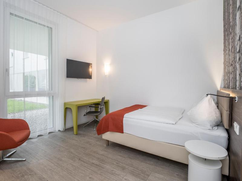 Small Double Room (1-2 adults) image 4