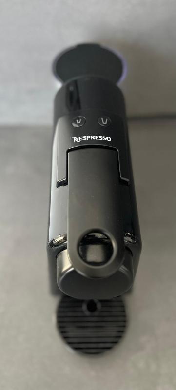 One-Bedroom Apartment Twin Beds image 1