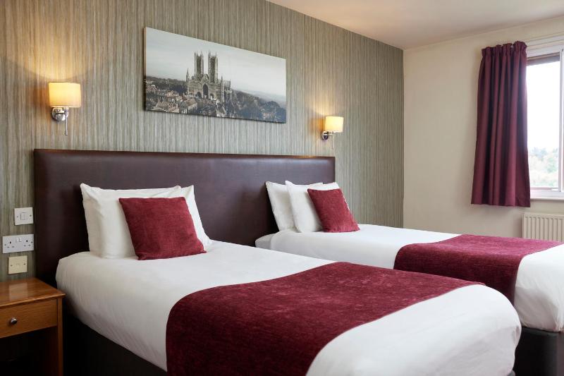 Standard Twin Room image 1