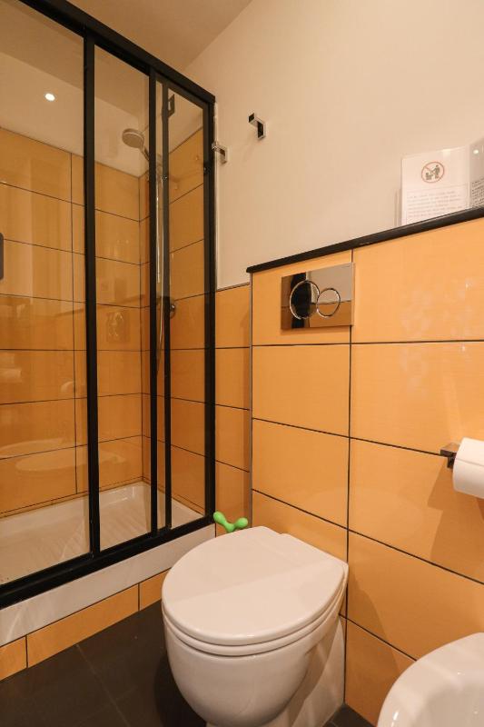 Deluxe Double Room with Shower image 3