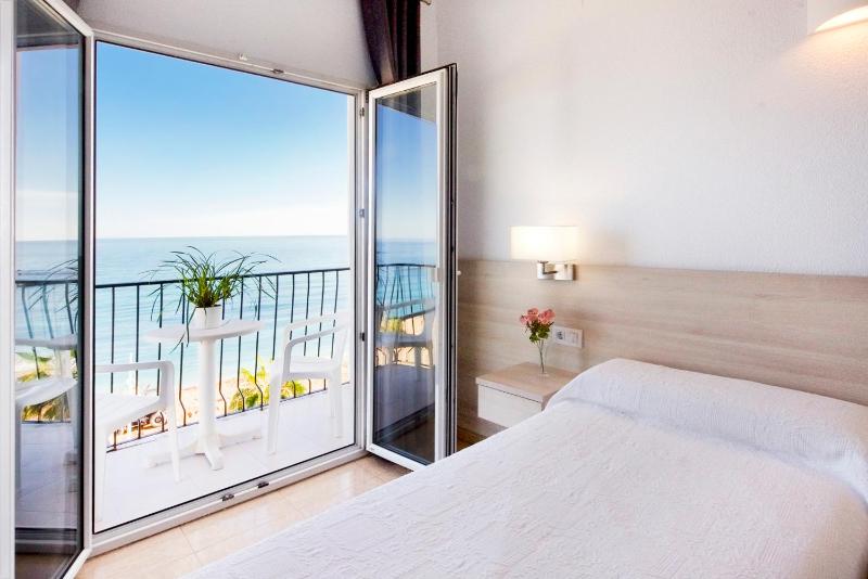 Twin Room with Sea View image 3