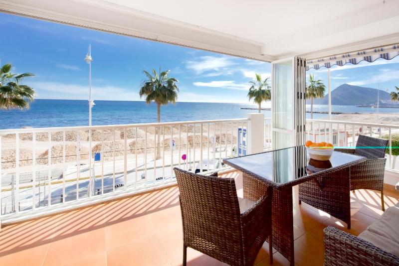 Deluxe Double Room with Balcony image 3