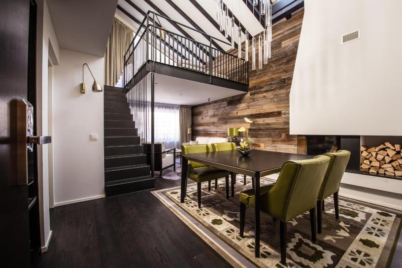Penthouse Deluxe Suite image 1