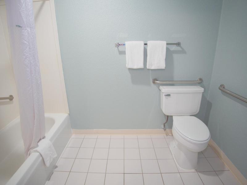 King Room - Mobility Access/Non-Smoking image 3