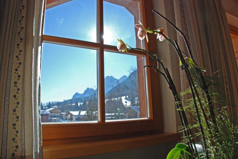 Apartment with Mountain View image 1