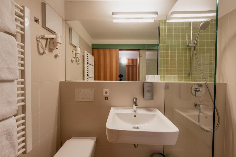 Economy Twin Room image 2