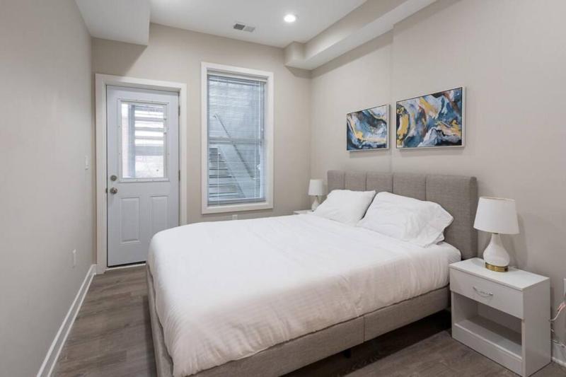 Modern LUX 2BR Apartment in DC with Patio - image 16