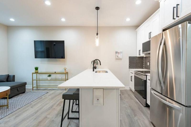 One-Bedroom Apartment image 3