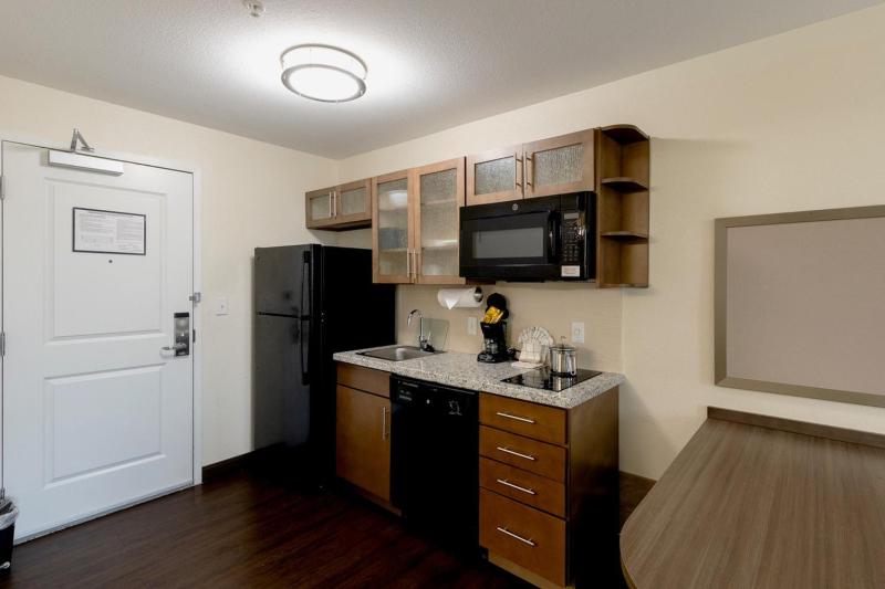 Queen Studio Suite image 4
