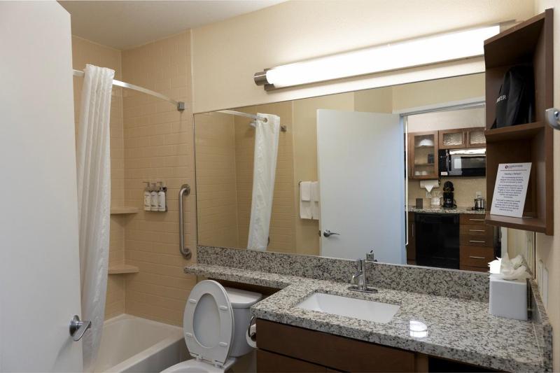 Queen Studio Suite image 2