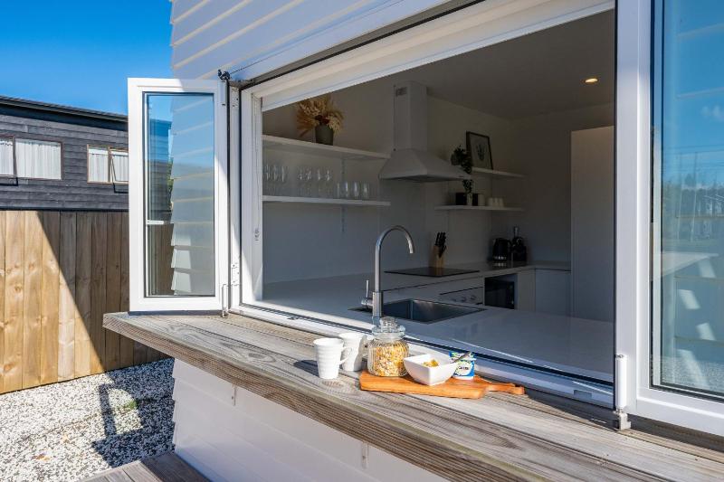 Close to Town & Lake - Taupo - image 2