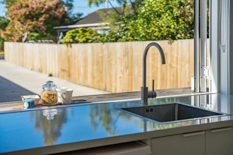 Close to Town & Lake - Taupo - image 23