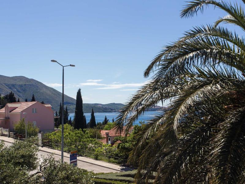 Apartments Djurkovic - Two-Bedroom Apartment with Shared Terrace and Sea View - image 17
