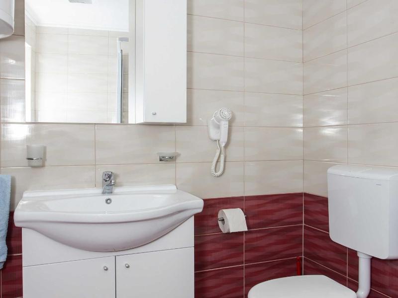 Apartments Djurkovic - Two-Bedroom Apartment with Shared Terrace and Sea View - image 19