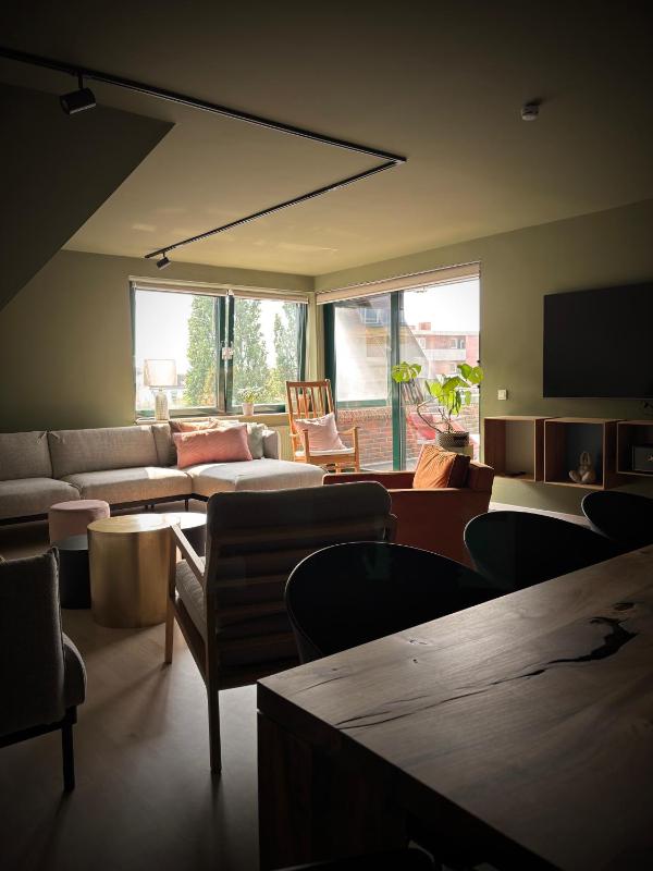 Four-Bedroom Loft Apartment image 4