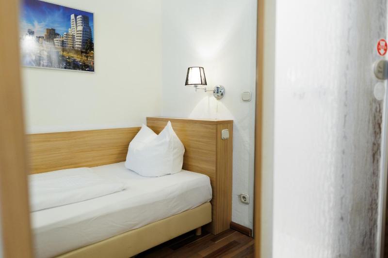Economy Single Room image 3