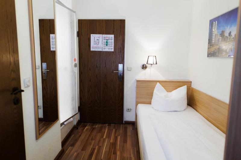 Economy Single Room image 4