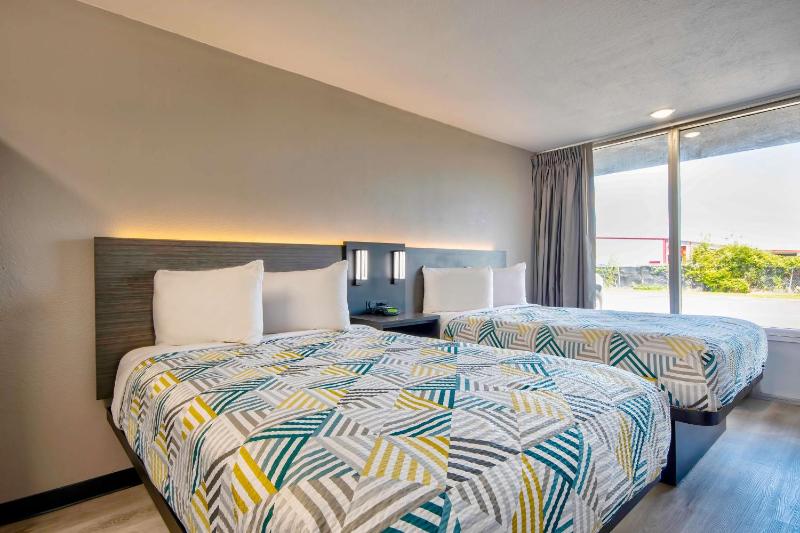 Deluxe Double Room - Non-Smoking image 3