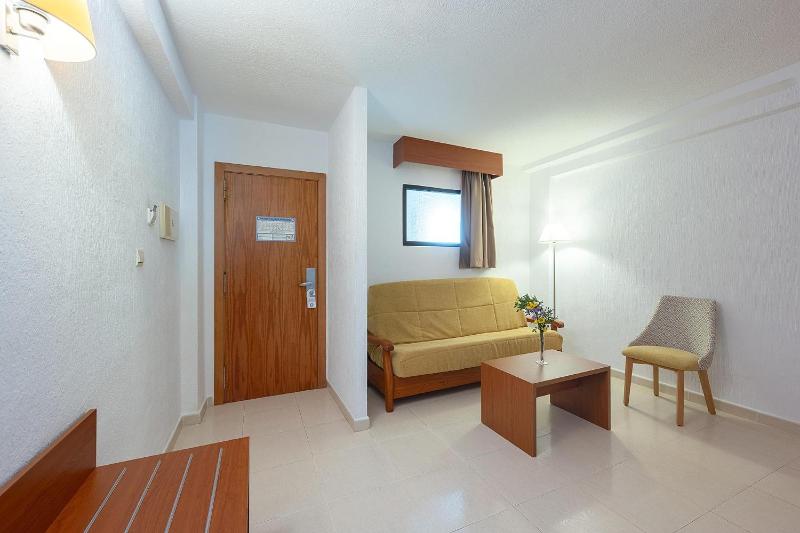 Family Room with Sea View (2 Adults + 2 Children) image 3