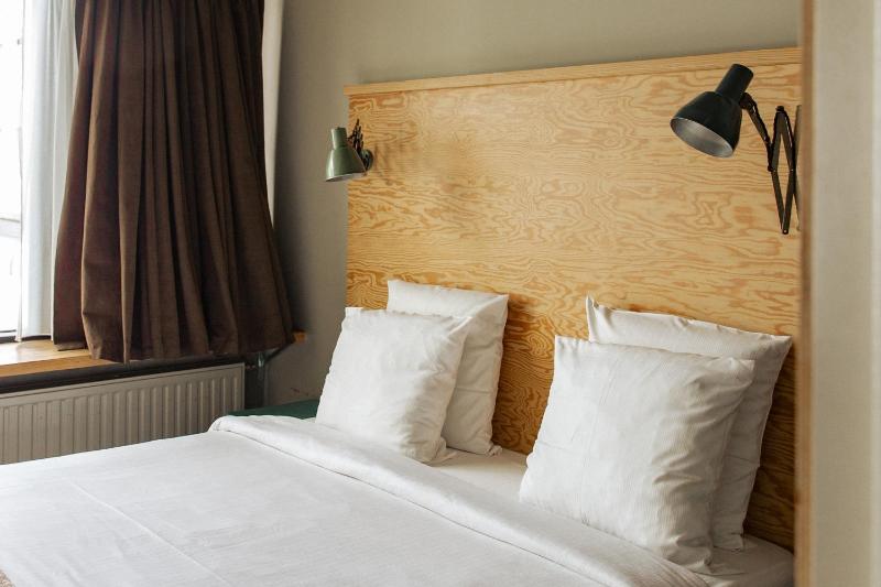 Standard Double Room image 3
