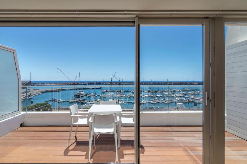 Two-Bedroom Apartment with Balcony and Sea View image 2