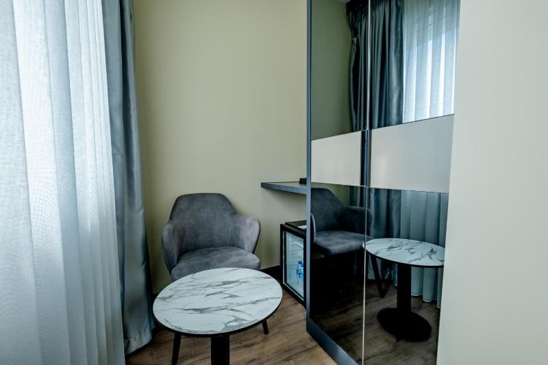 Economy King Room image 3