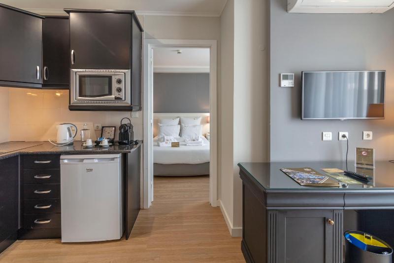 One-Bedroom Apartment image 2