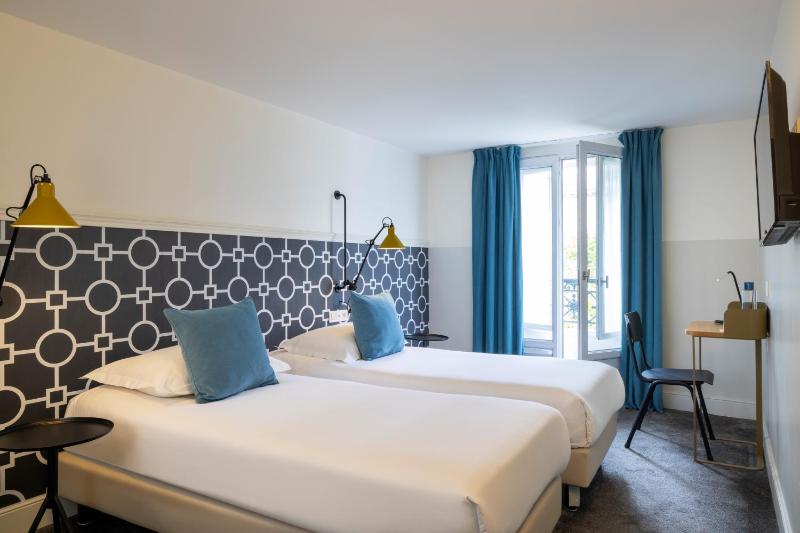 Superior Double Room image 3
