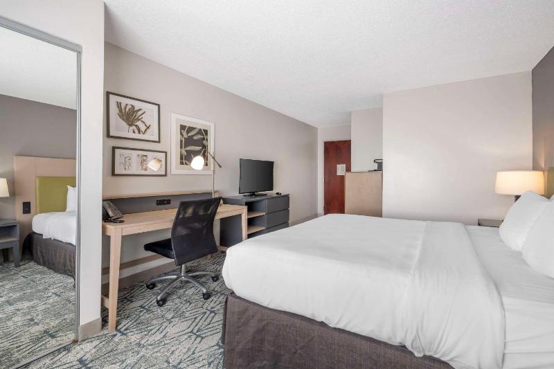 King Room with Roll-in Shower - Disability Access/Non-Smoking image 1