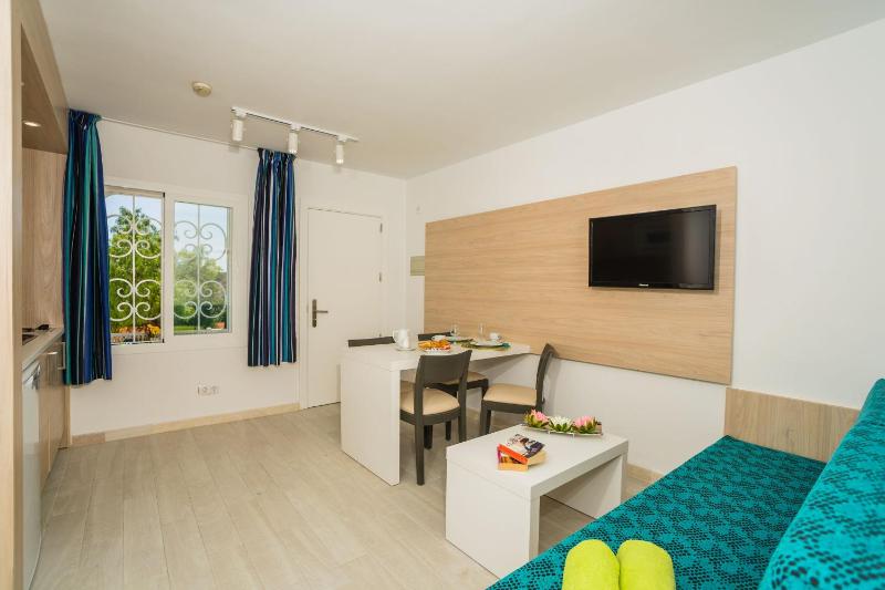 One-Bedroom Apartment image 1
