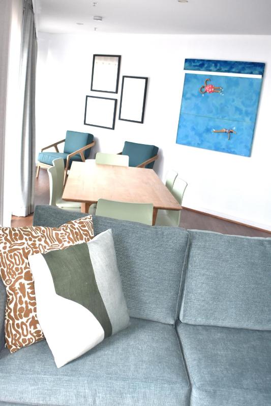 One-Bedroom Suite with Ocean View and Balcony image 4