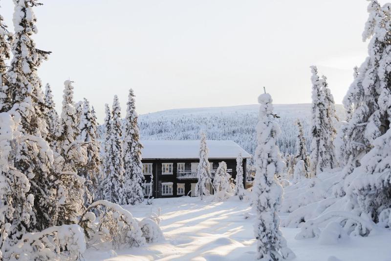 Three-Bedroom Apartment with Mountain View image 1