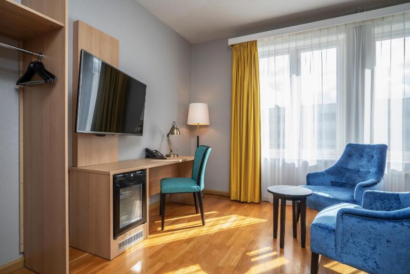 Standard Family Room image 3