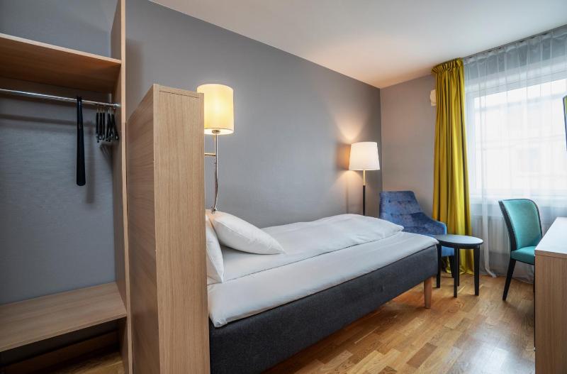Standard Single Room image 3