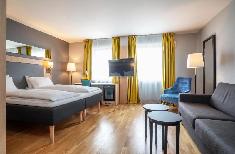 Superior Double or Twin Room image 4