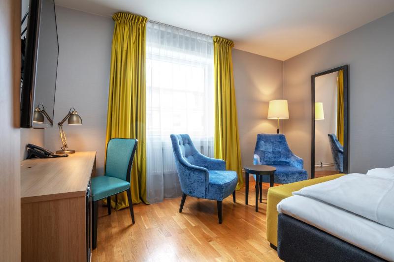 Standard Twin Room image 1