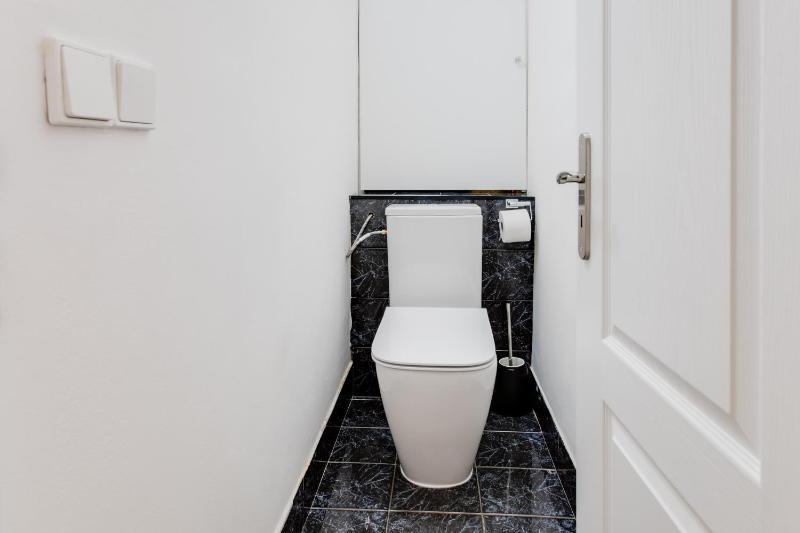 Wenceslas Square Royal Two Bedroom Apartment - image 16