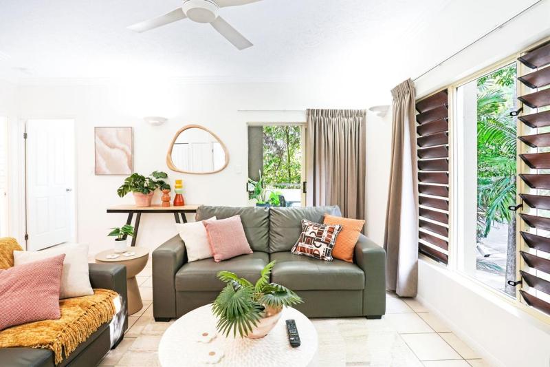12 Central Plaza Port Douglas - image 1