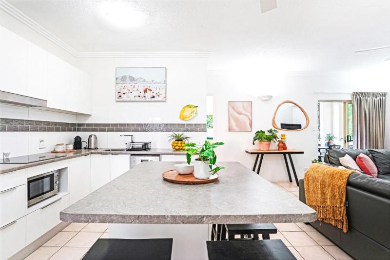 12 Central Plaza Port Douglas - image 4