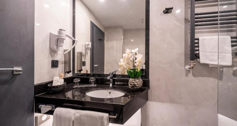 Comfort Quadruple Room image 3