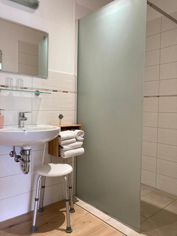 Double Room image 4